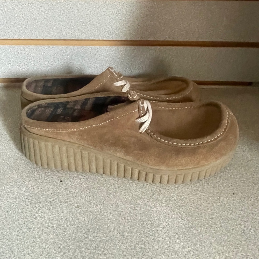 VTG BC Footwear Tan Suede Platform Mules Women 10 Chunky Ribbed Sole Moc Toe
